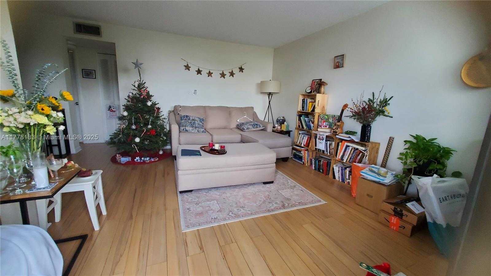 Small Image of 1801 SOUTH TREASURE DR #405, North Bay Village Number 5