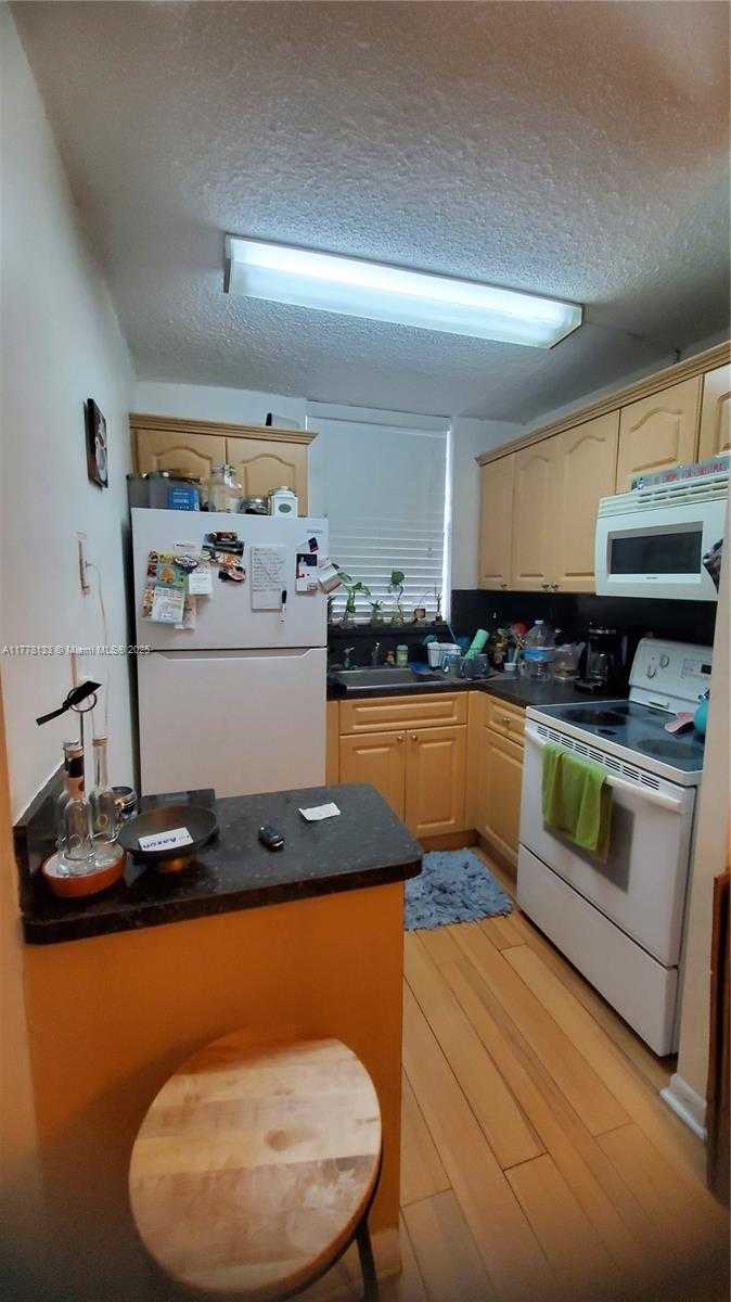 Small Image of 1801 SOUTH TREASURE DR #405, North Bay Village Number 7
