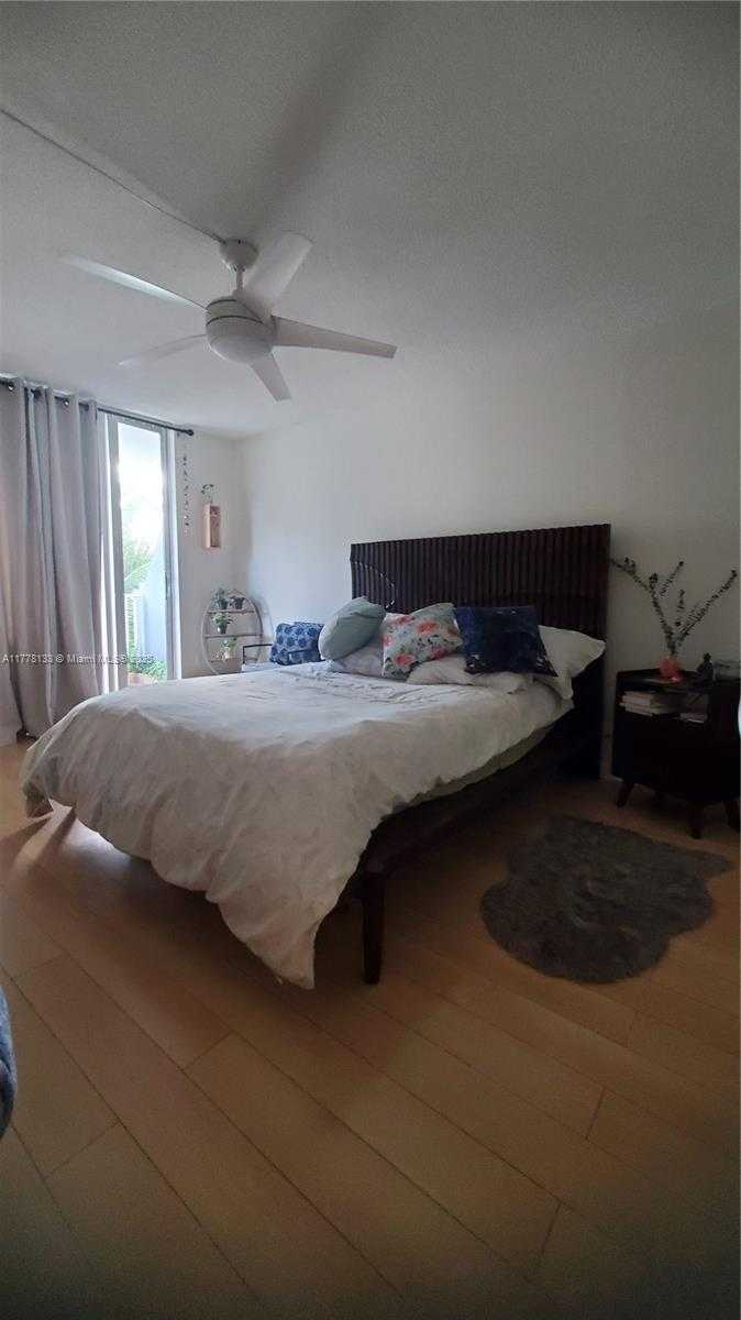 Small Image of 1801 SOUTH TREASURE DR #405, North Bay Village Number 8