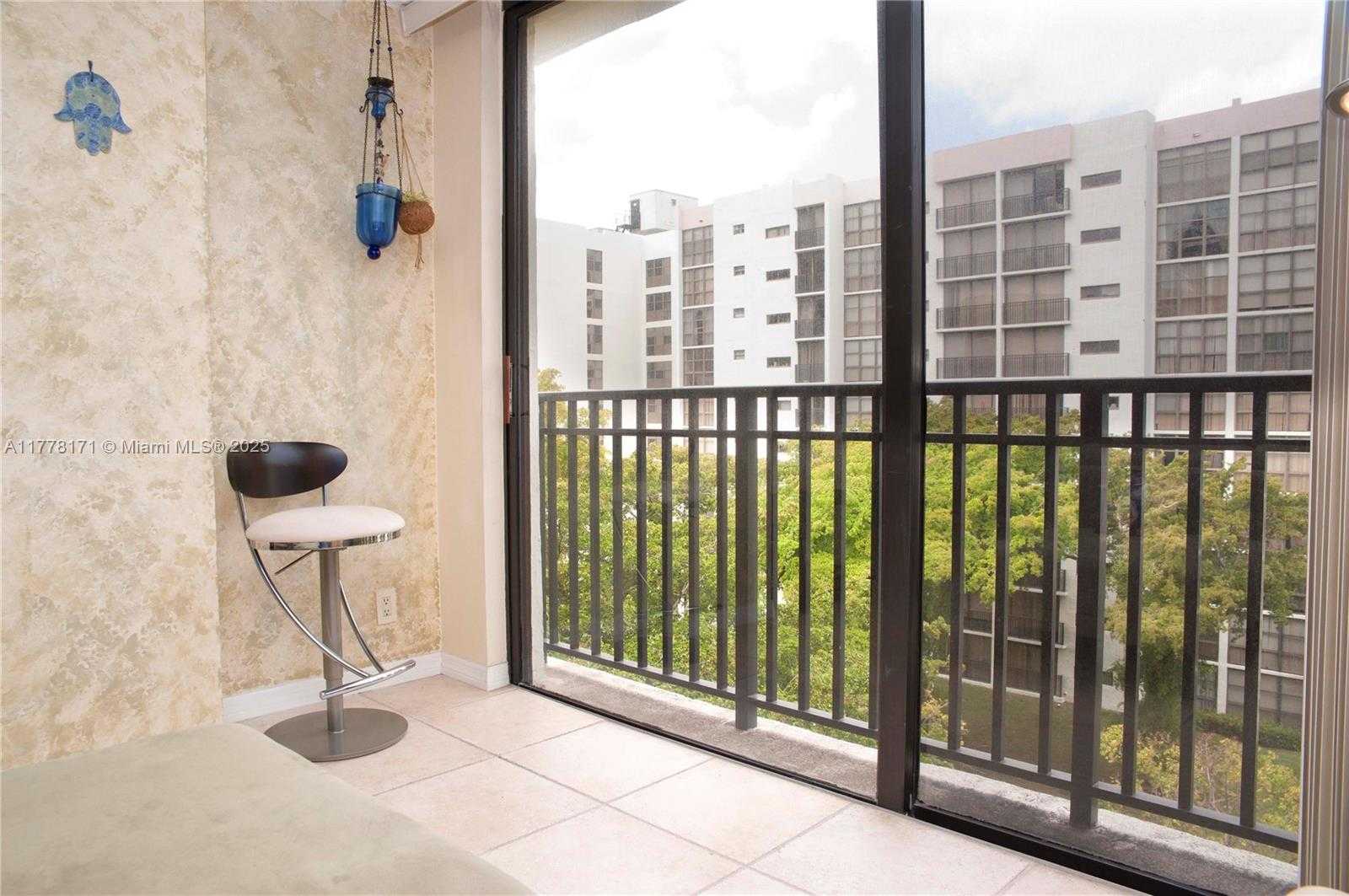 Small Image of 17011 NORTH BAY RD #603, Sunny Isles Beach Number 10