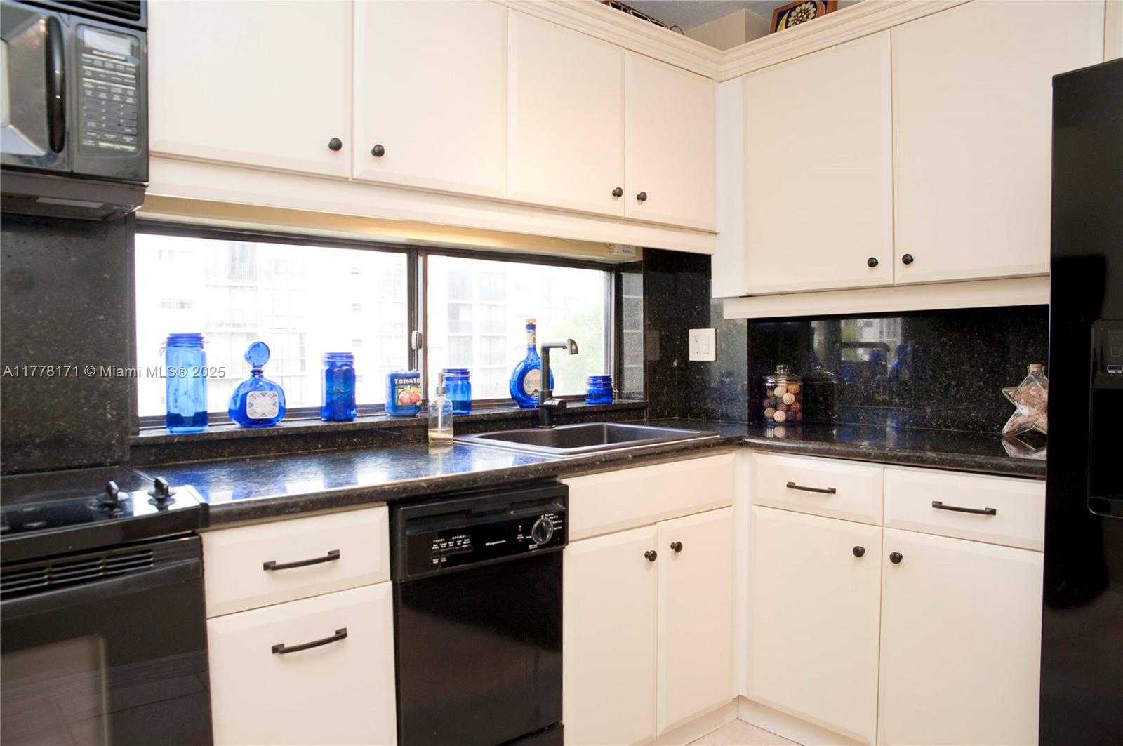 Small Image of 17011 NORTH BAY RD #603, Sunny Isles Beach Number 4