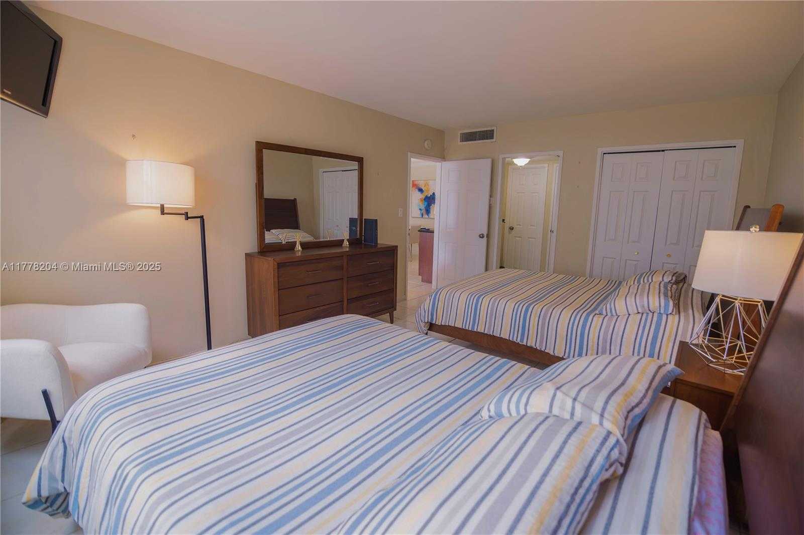 Small Image of 5151 COLLINS AVE #428, Miami Beach Number 18