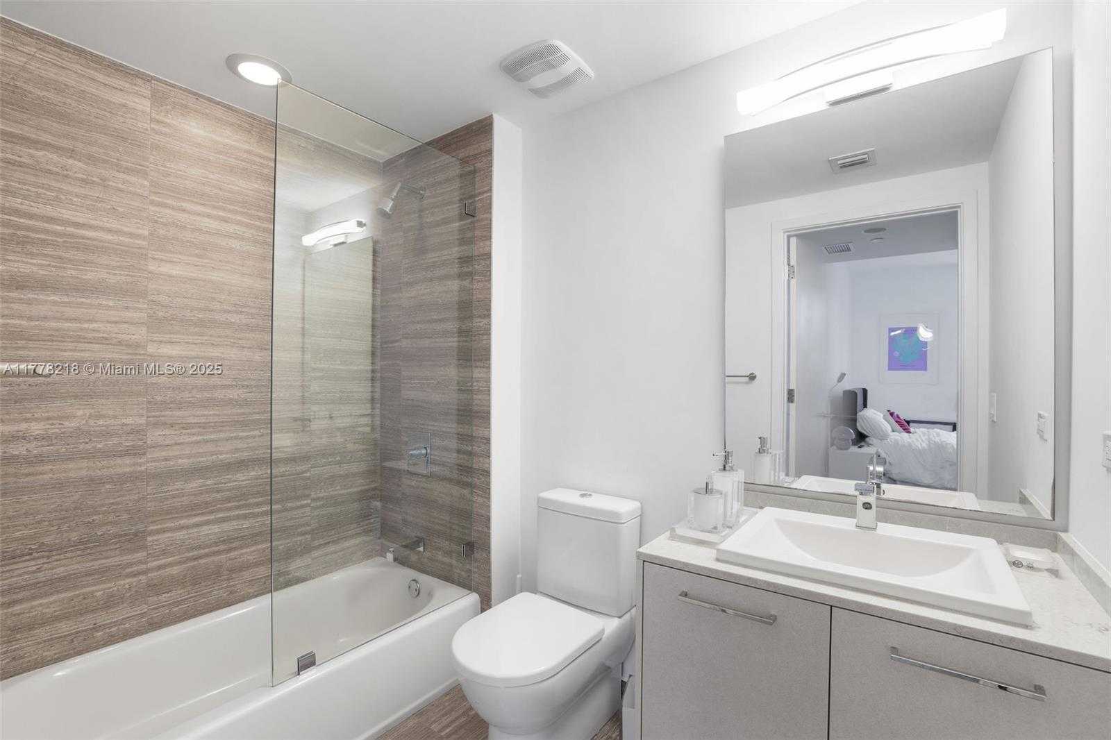 Small Image of 1010 BRICKELL AVE #4301, Miami Number 15