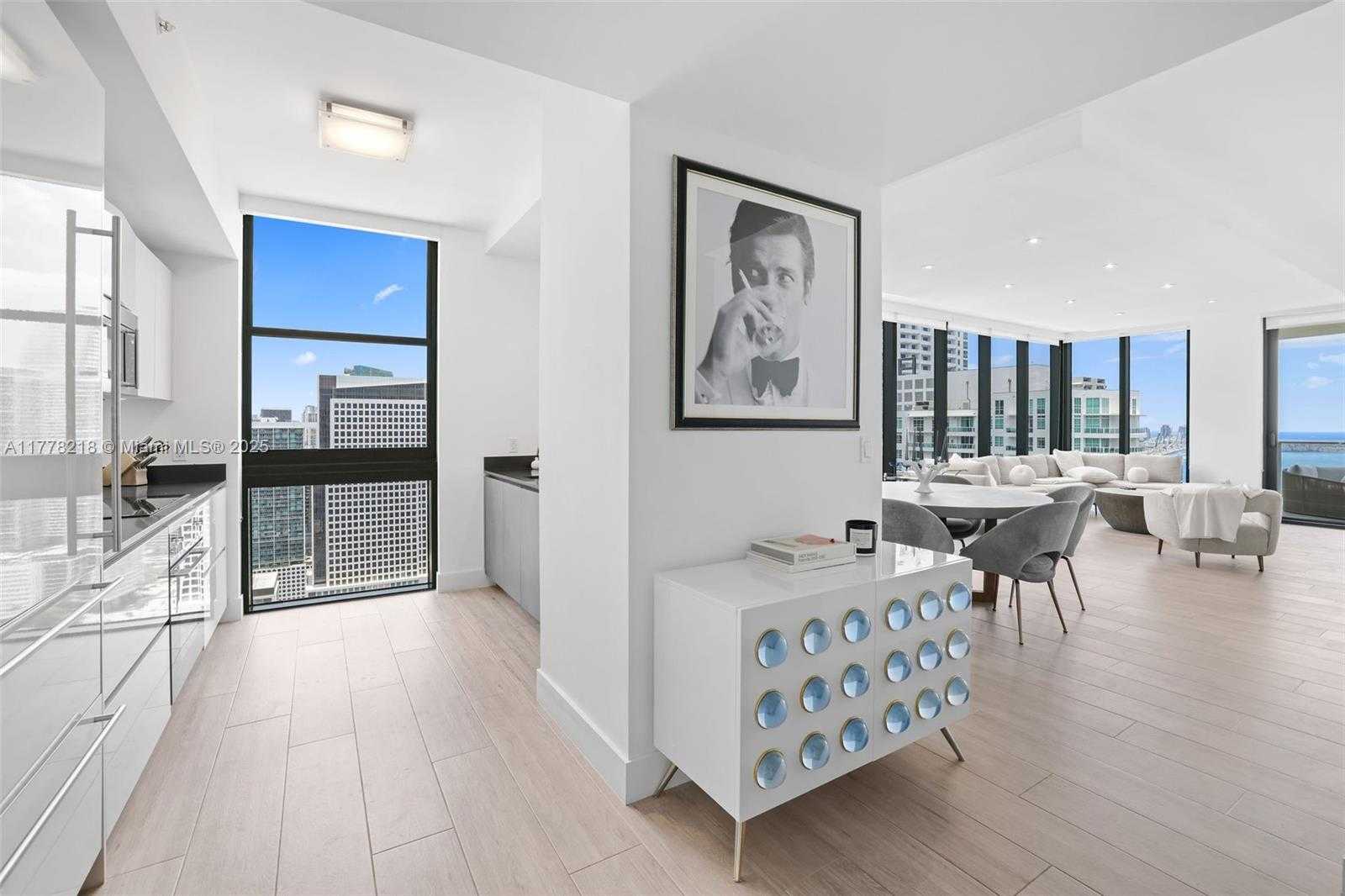 Small Image of 1010 BRICKELL AVE #4301, Miami Number 3