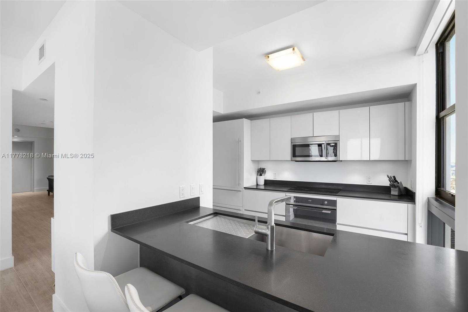 Small Image of 1010 BRICKELL AVE #4301, Miami Number 6