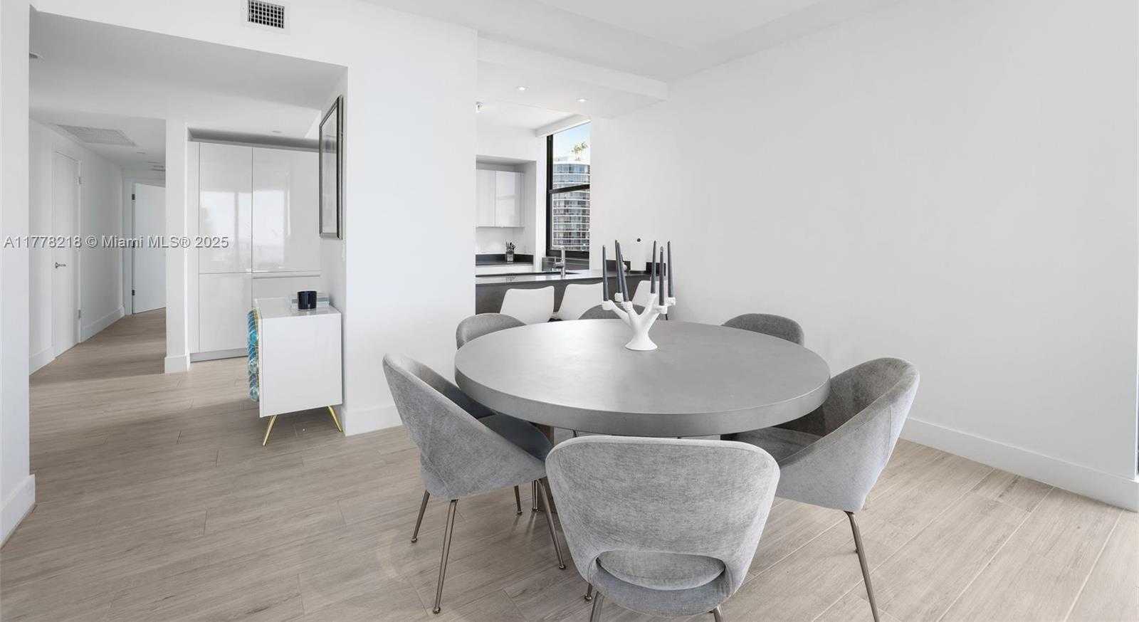Small Image of 1010 BRICKELL AVE #4301, Miami Number 7