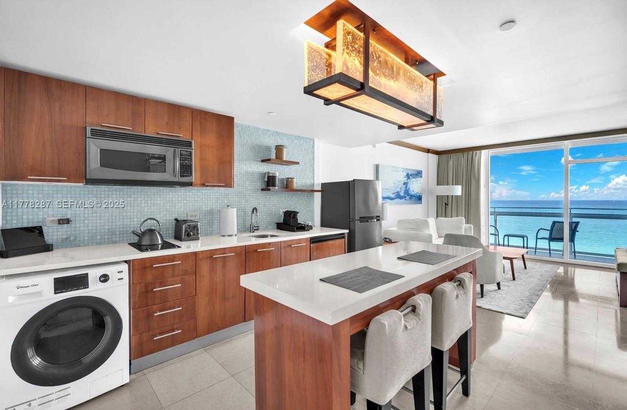 Small Image of 6801 COLLINS AVE #717, Miami Beach Number 15
