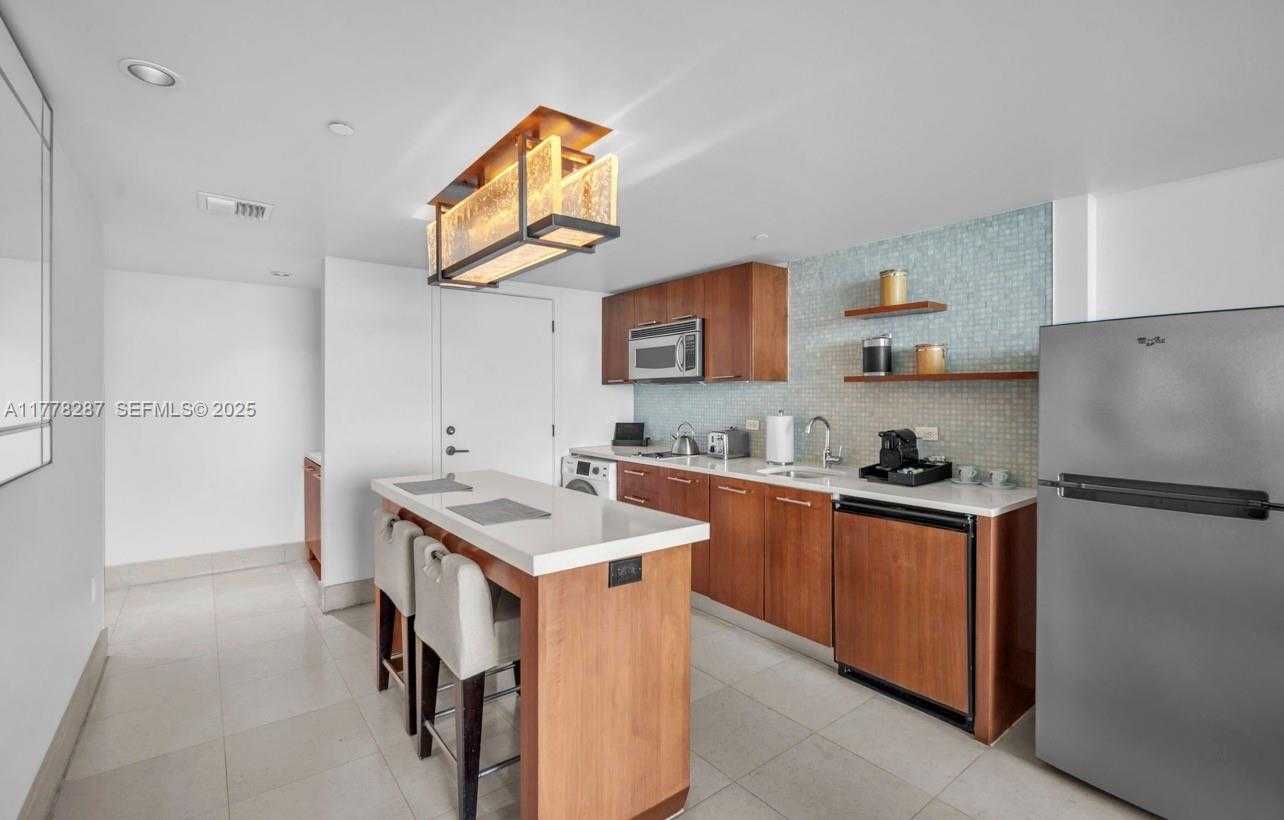 Small Image of 6801 COLLINS AVE #717, Miami Beach Number 16