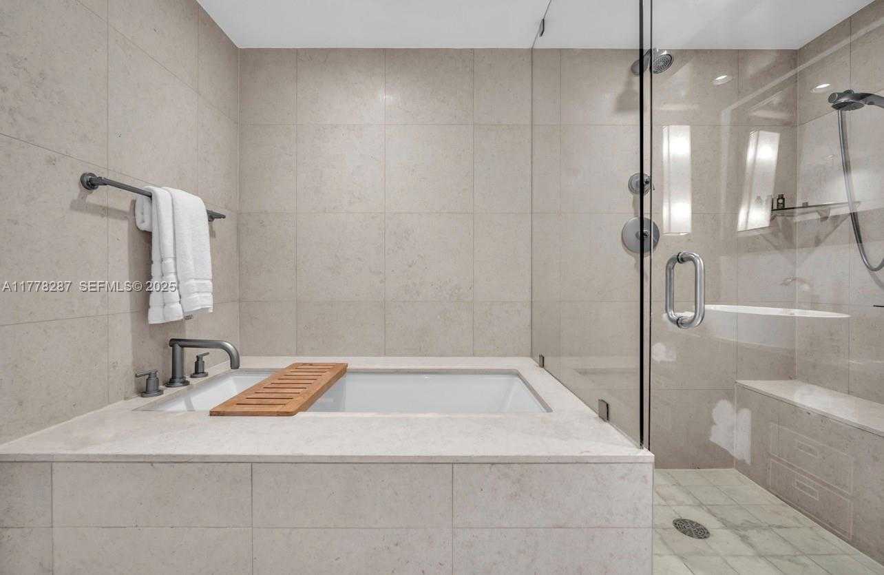 Small Image of 6801 COLLINS AVE #717, Miami Beach Number 31