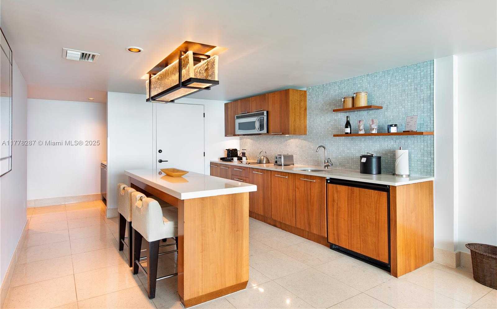 Small Image of 6801 COLLINS AVE #717, Miami Beach Number 8