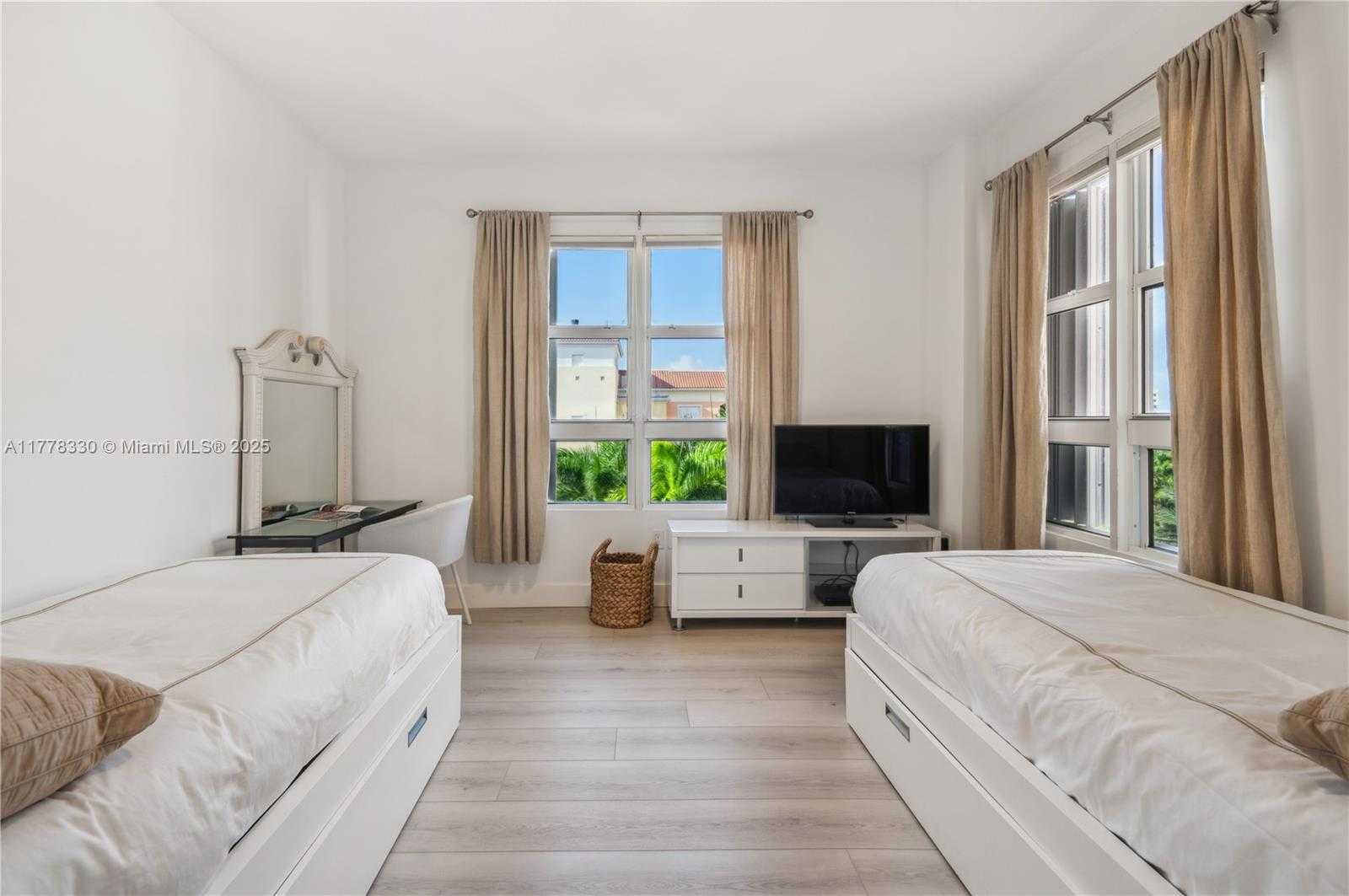 Small Image of 747 CRANDON BLVD #PH10, Key Biscayne Number 12