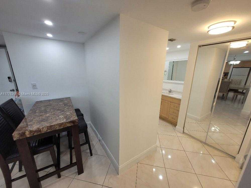 Small Image of 18081 BISCAYNE BLVD #1102, Aventura Number 10