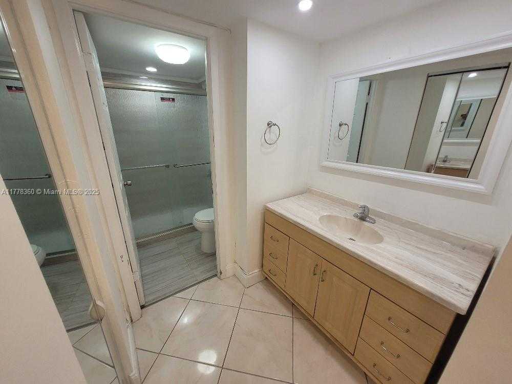 Small Image of 18081 BISCAYNE BLVD #1102, Aventura Number 11