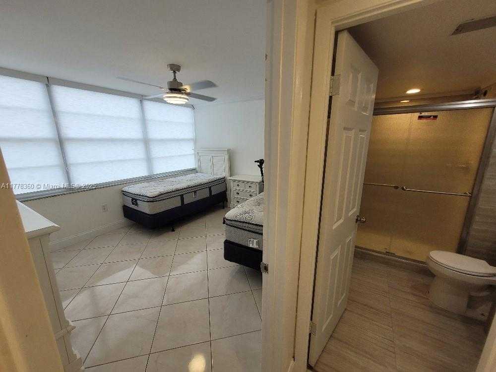 Small Image of 18081 BISCAYNE BLVD #1102, Aventura Number 14