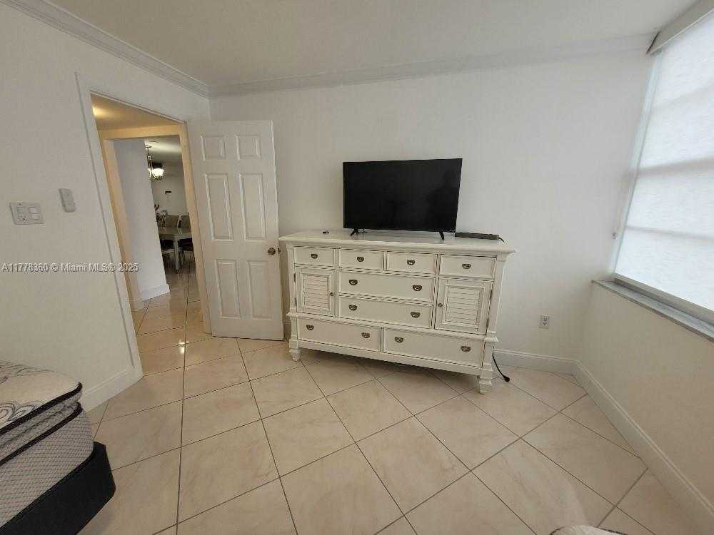 Small Image of 18081 BISCAYNE BLVD #1102, Aventura Number 17