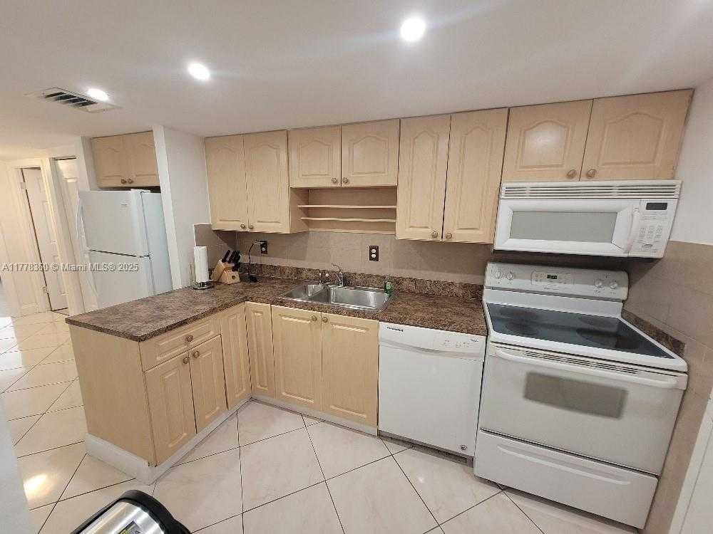Small Image of 18081 BISCAYNE BLVD #1102, Aventura Number 2