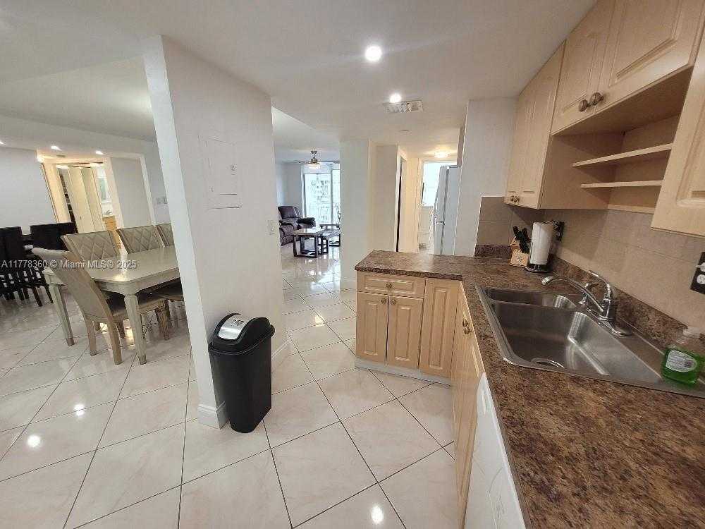 Small Image of 18081 BISCAYNE BLVD #1102, Aventura Number 3