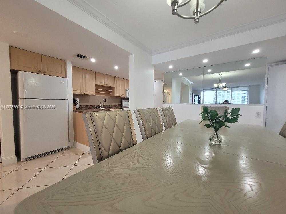 Small Image of 18081 BISCAYNE BLVD #1102, Aventura Number 5