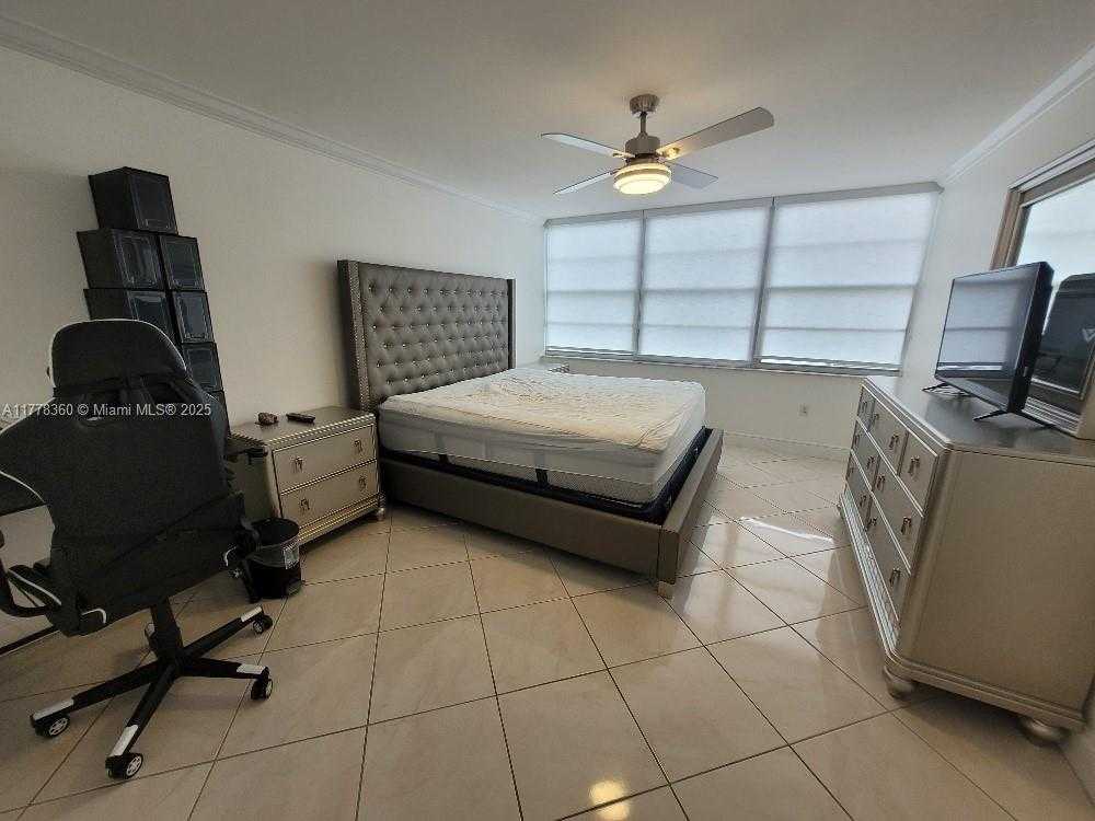 Small Image of 18081 BISCAYNE BLVD #1102, Aventura Number 8