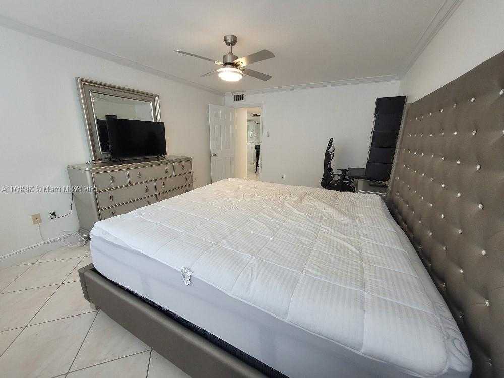 Small Image of 18081 BISCAYNE BLVD #1102, Aventura Number 9