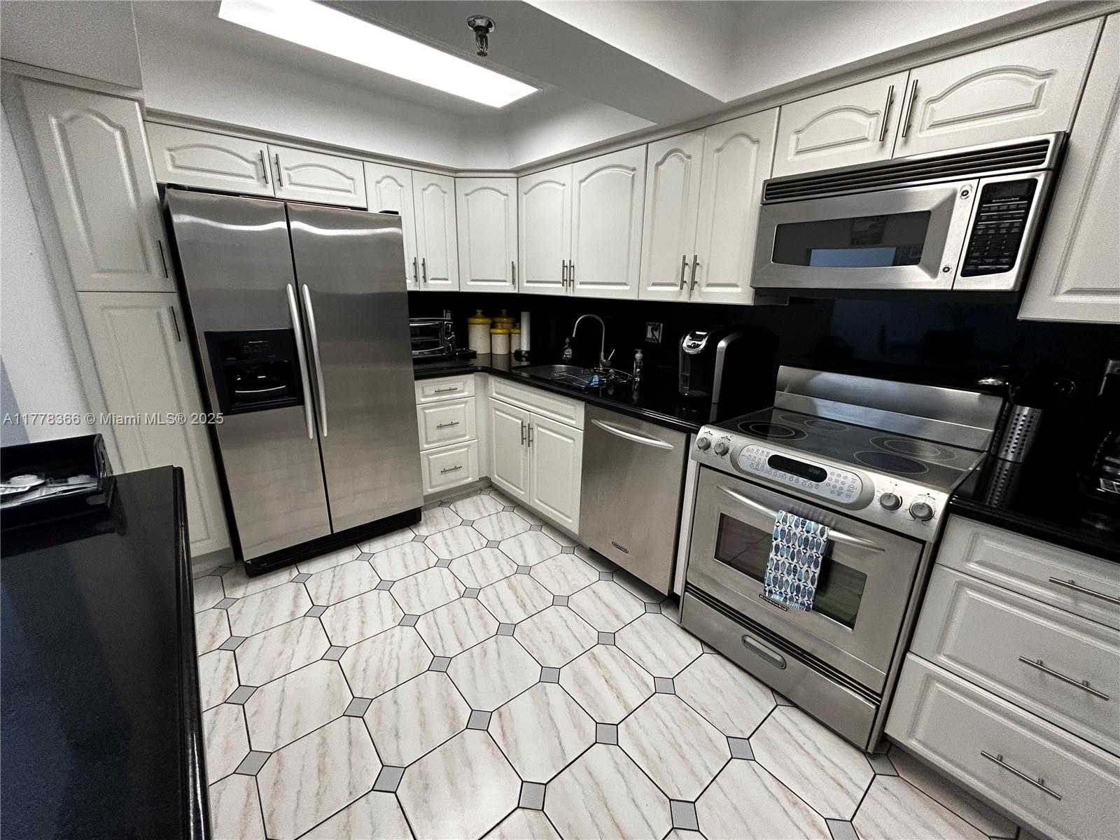 Small Image of 2401 COLLINS AVE #1403, Miami Beach Number 11