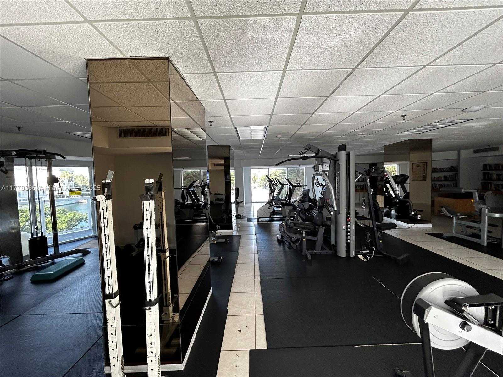 Small Image of 2401 COLLINS AVE #1403, Miami Beach Number 25