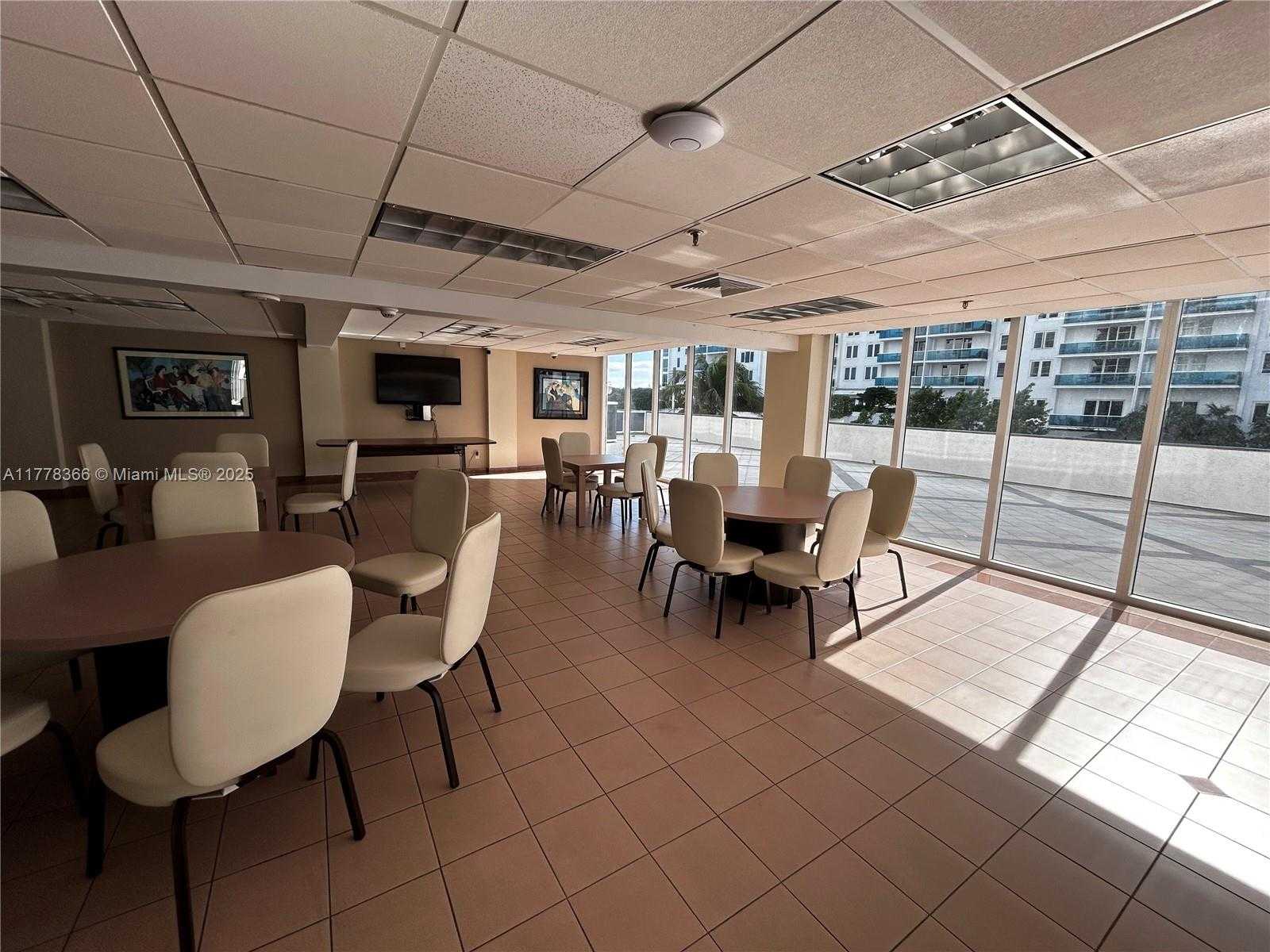 Small Image of 2401 COLLINS AVE #1403, Miami Beach Number 28
