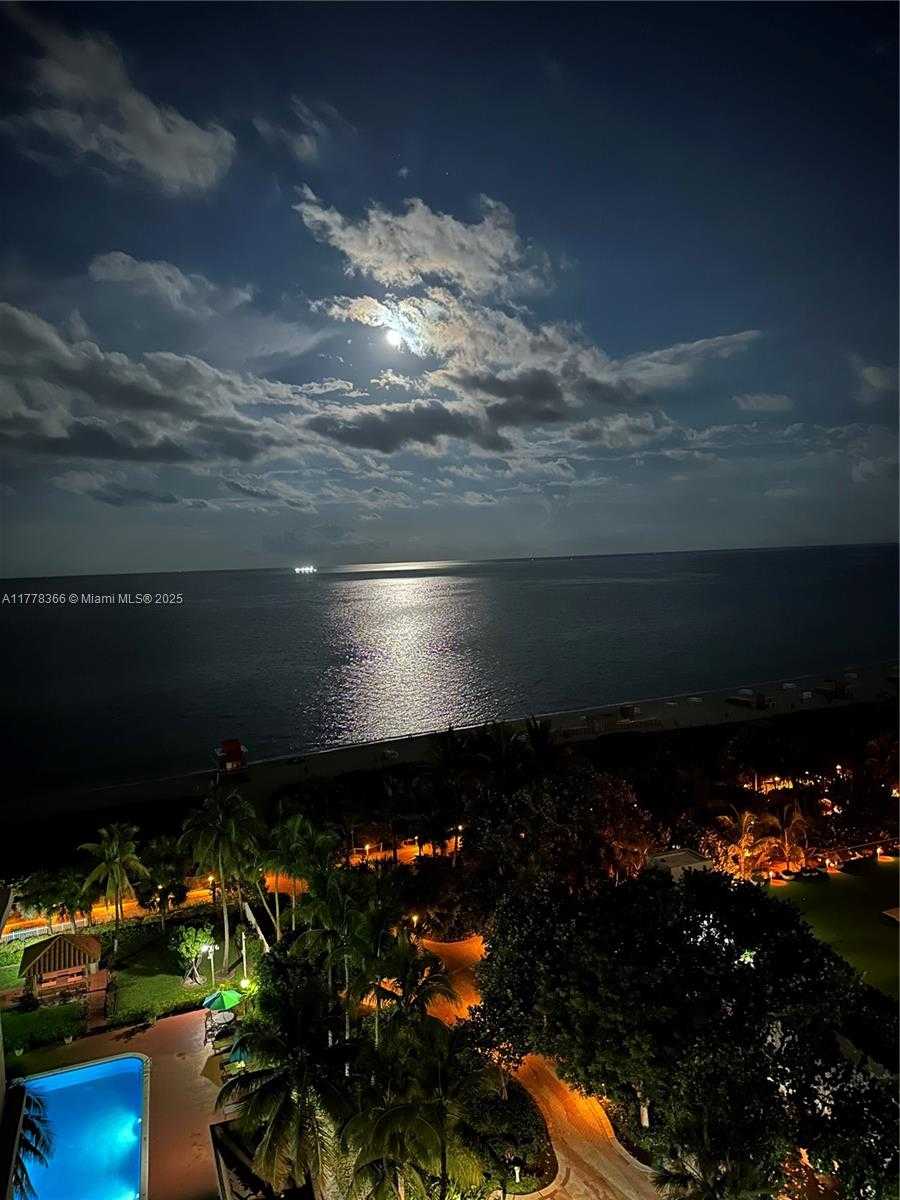 Small Image of 2401 COLLINS AVE #1403, Miami Beach Number 31