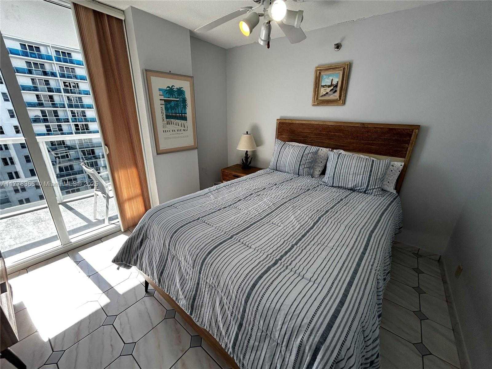 Small Image of 2401 COLLINS AVE #1403, Miami Beach Number 4