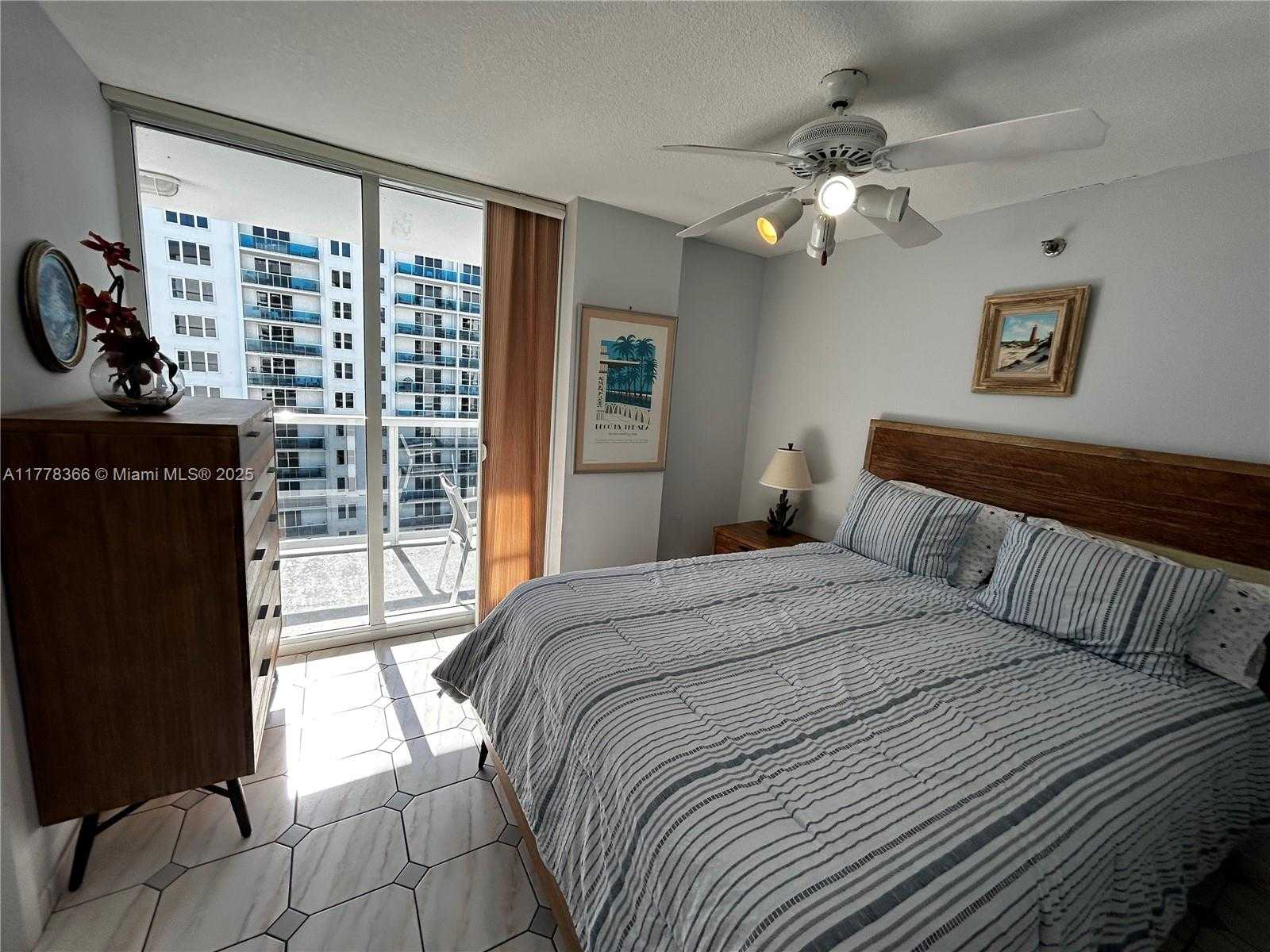 Small Image of 2401 COLLINS AVE #1403, Miami Beach Number 5