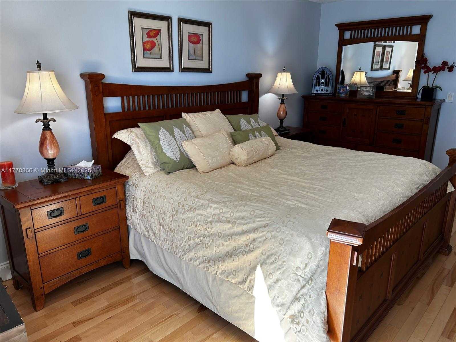 Small Image of 2401 COLLINS AVE #1403, Miami Beach Number 7