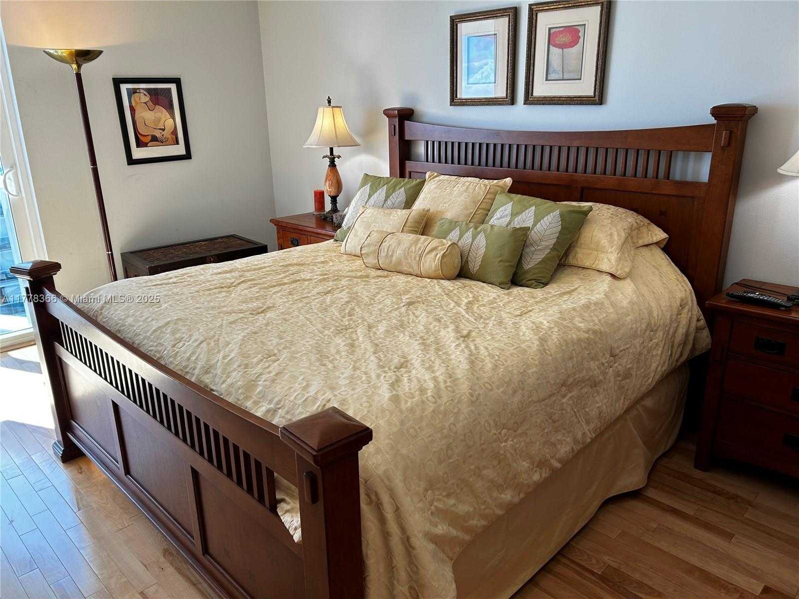 Small Image of 2401 COLLINS AVE #1403, Miami Beach Number 8