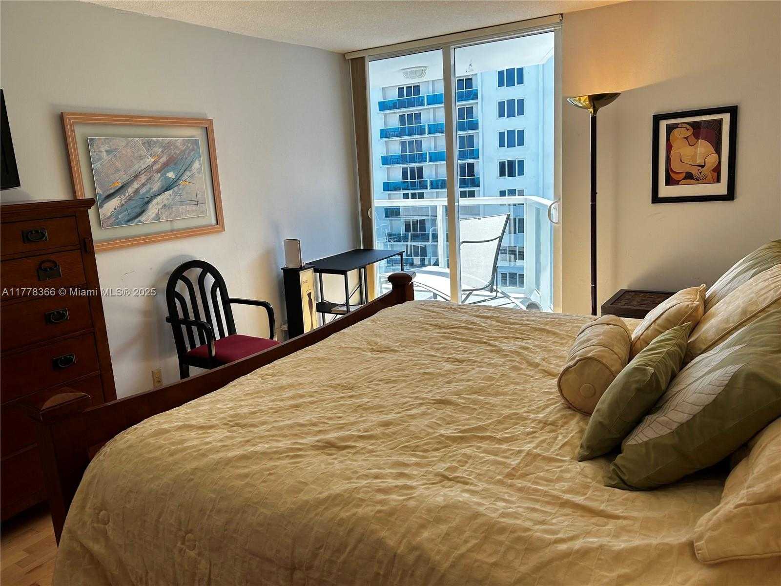 Small Image of 2401 COLLINS AVE #1403, Miami Beach Number 9