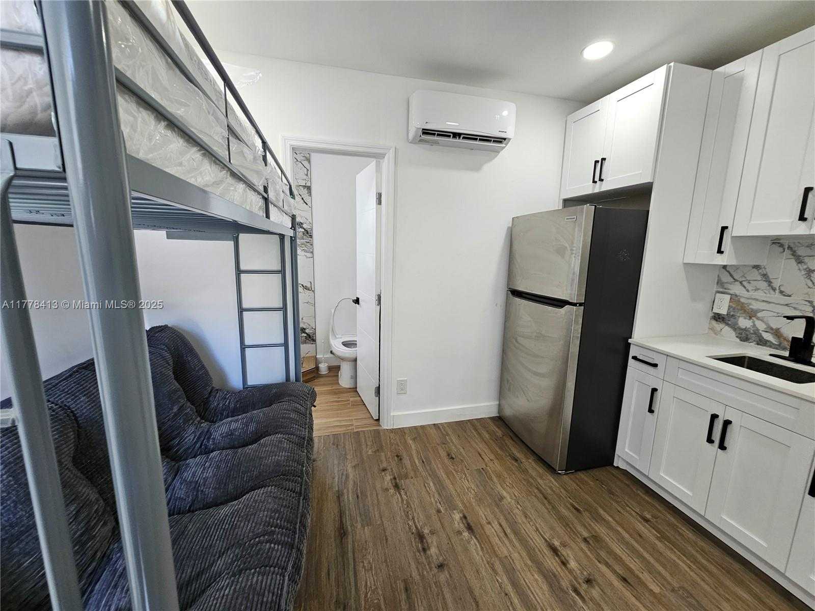 Small Image of 1946 PIERCE ST #6, Hollywood Number 22