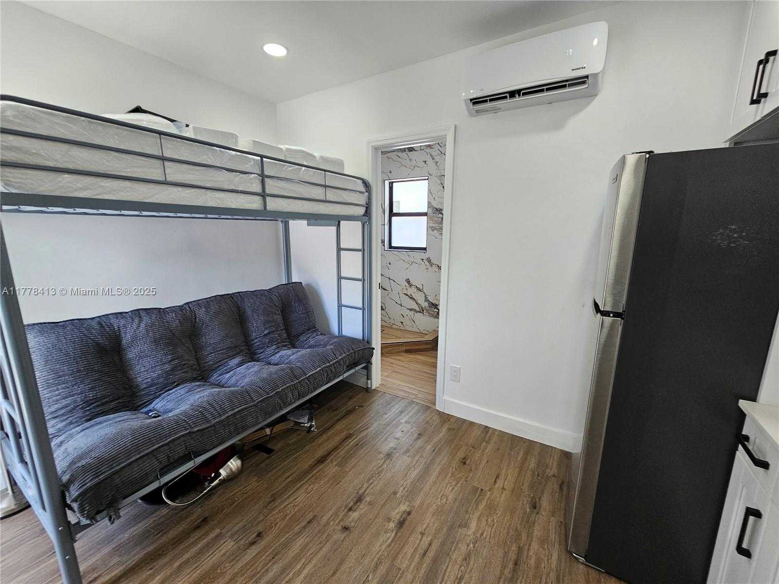 Small Image of 1946 PIERCE ST #6, Hollywood Number 23