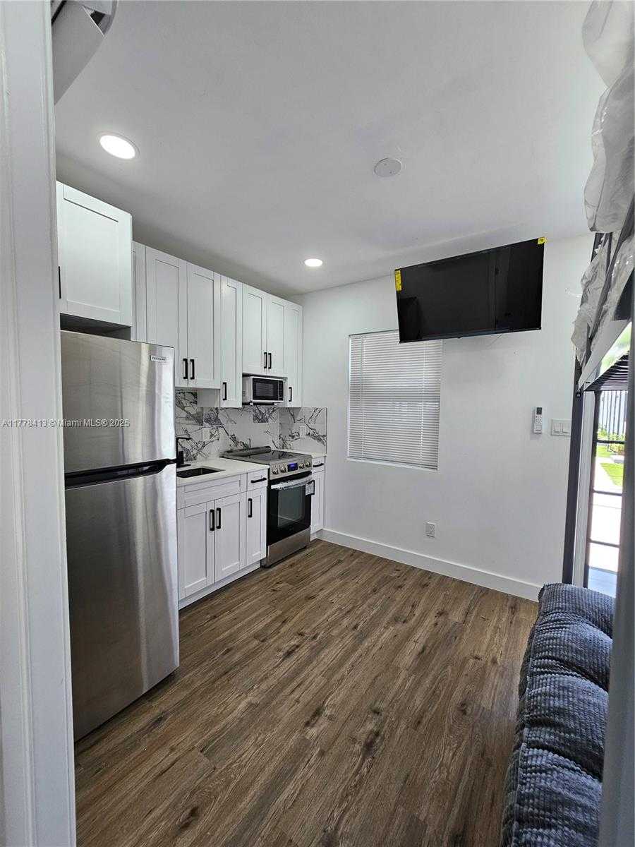 Small Image of 1946 PIERCE ST #6, Hollywood Number 25