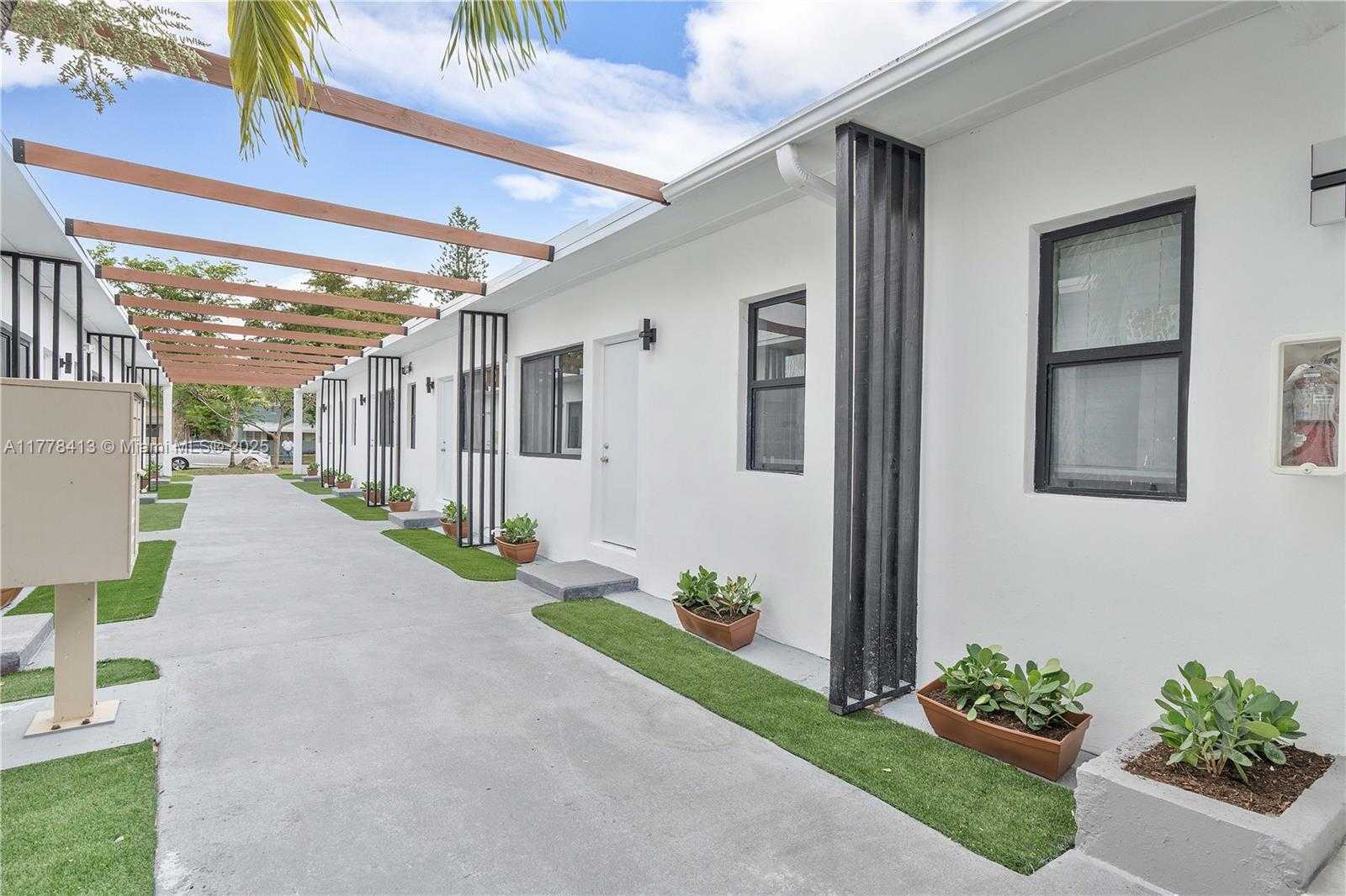 Small Image of 1946 PIERCE ST #6, Hollywood Number 9