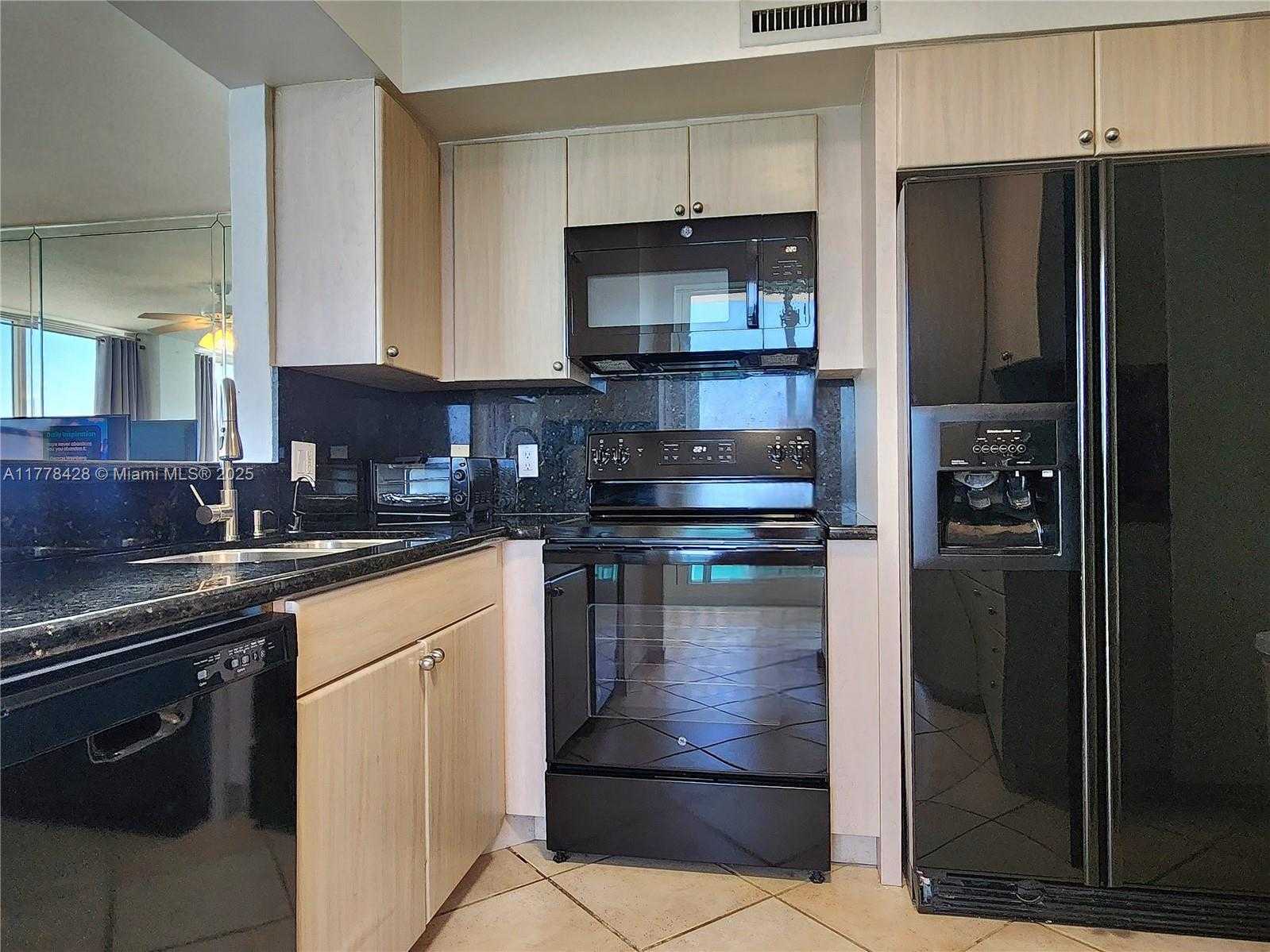 Small Image of 3505 SOUTH OCEAN DR #914, Hollywood Number 14
