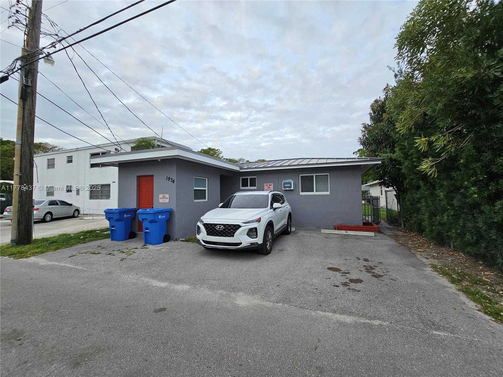 Small Image of 1934 MADISON ST #3, Hollywood Number 13