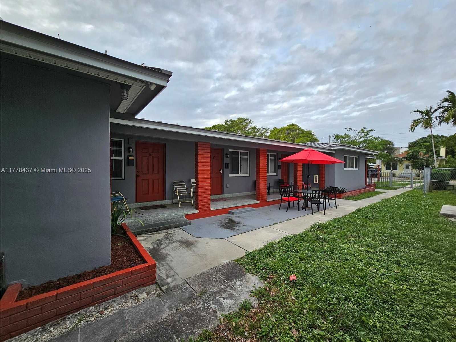 Small Image of 1934 MADISON ST #3, Hollywood Number 14