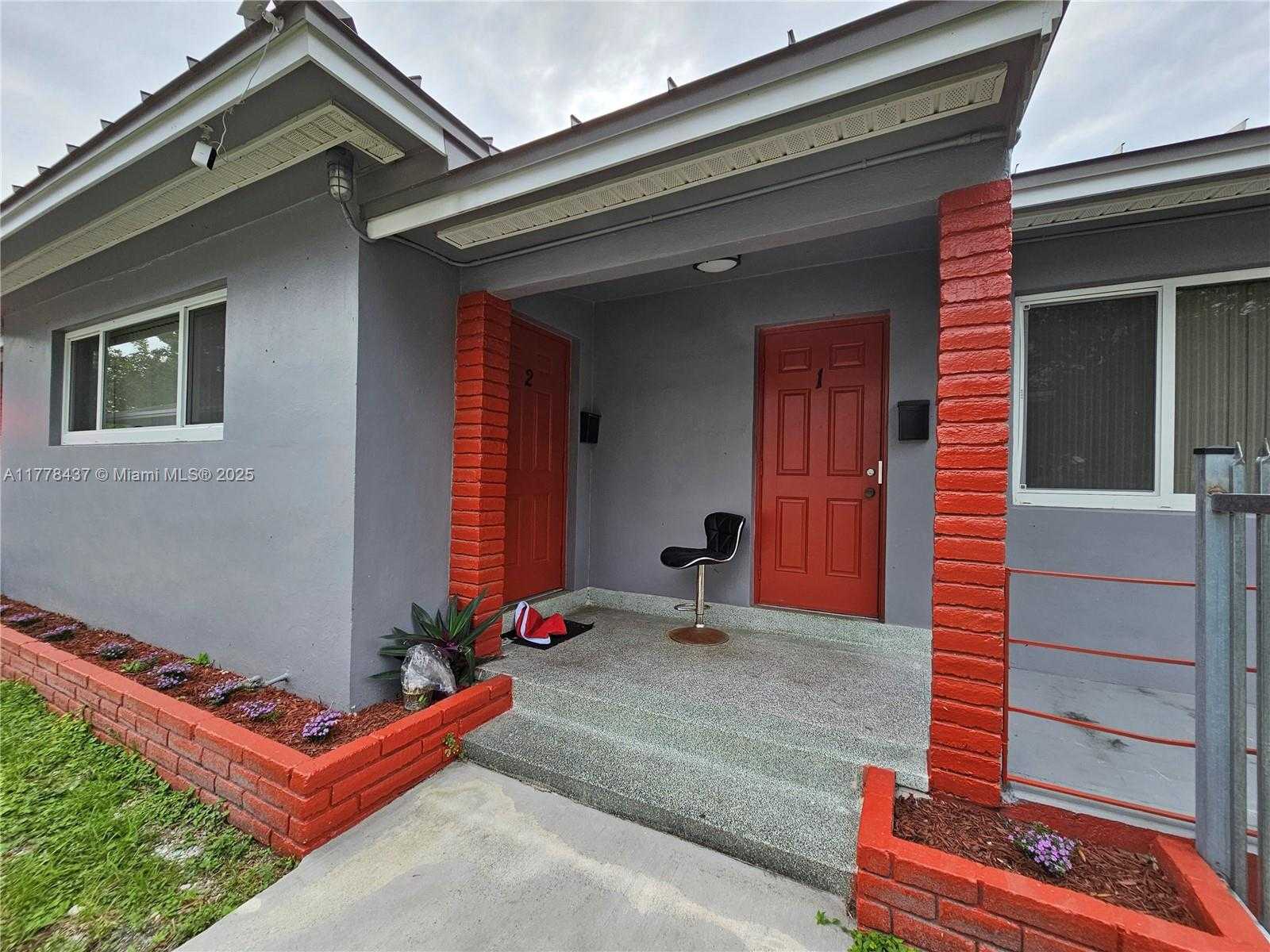 Small Image of 1934 MADISON ST #3, Hollywood Number 2