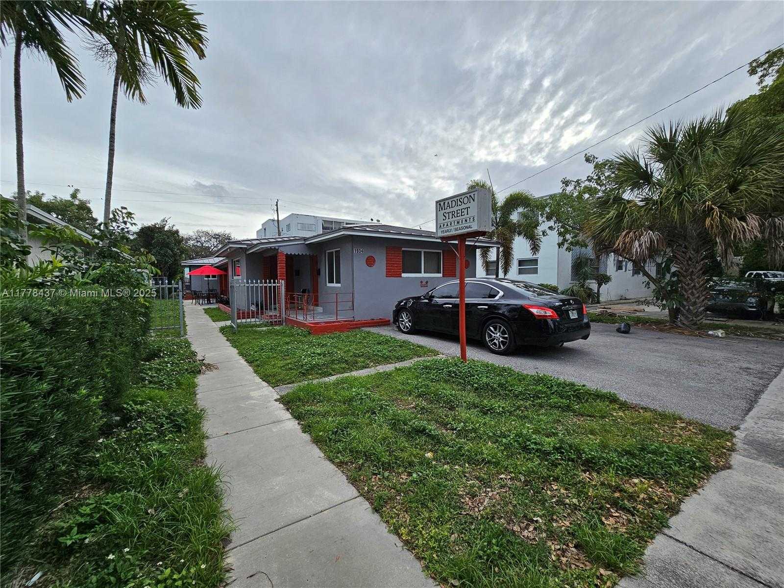 Small Image of 1934 MADISON ST #3, Hollywood Number 8