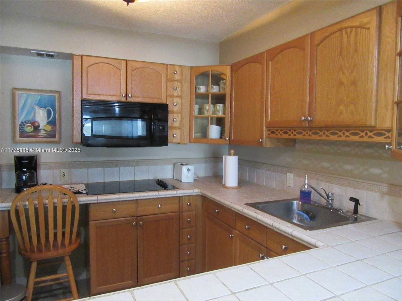 Small Image of 5701 COLLINS AVE #919, Miami Beach Number 8