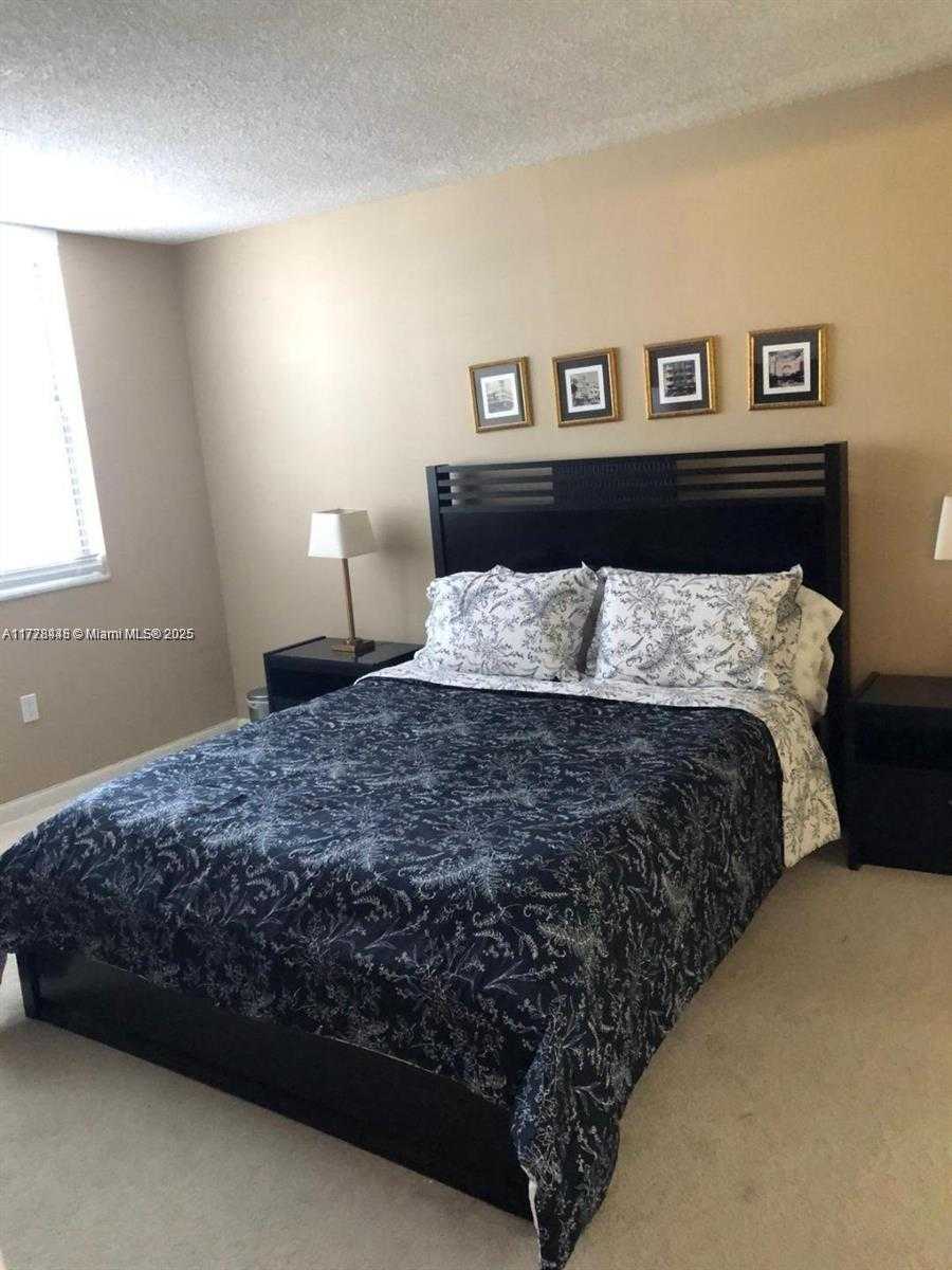 Small Image of 5701 COLLINS AVE #919, Miami Beach Number 9