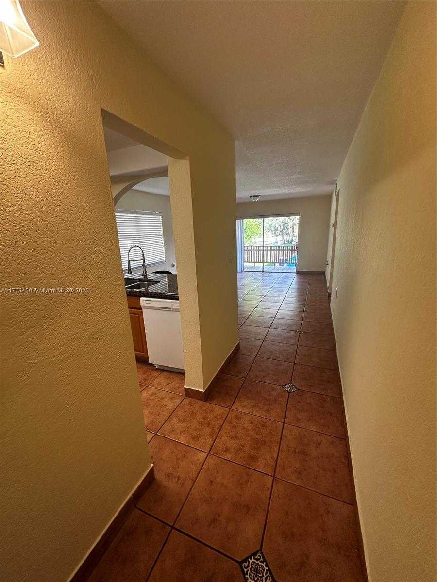 Small Image of 11229 SW 88th St, Miami, FL 33173, USA Number 10