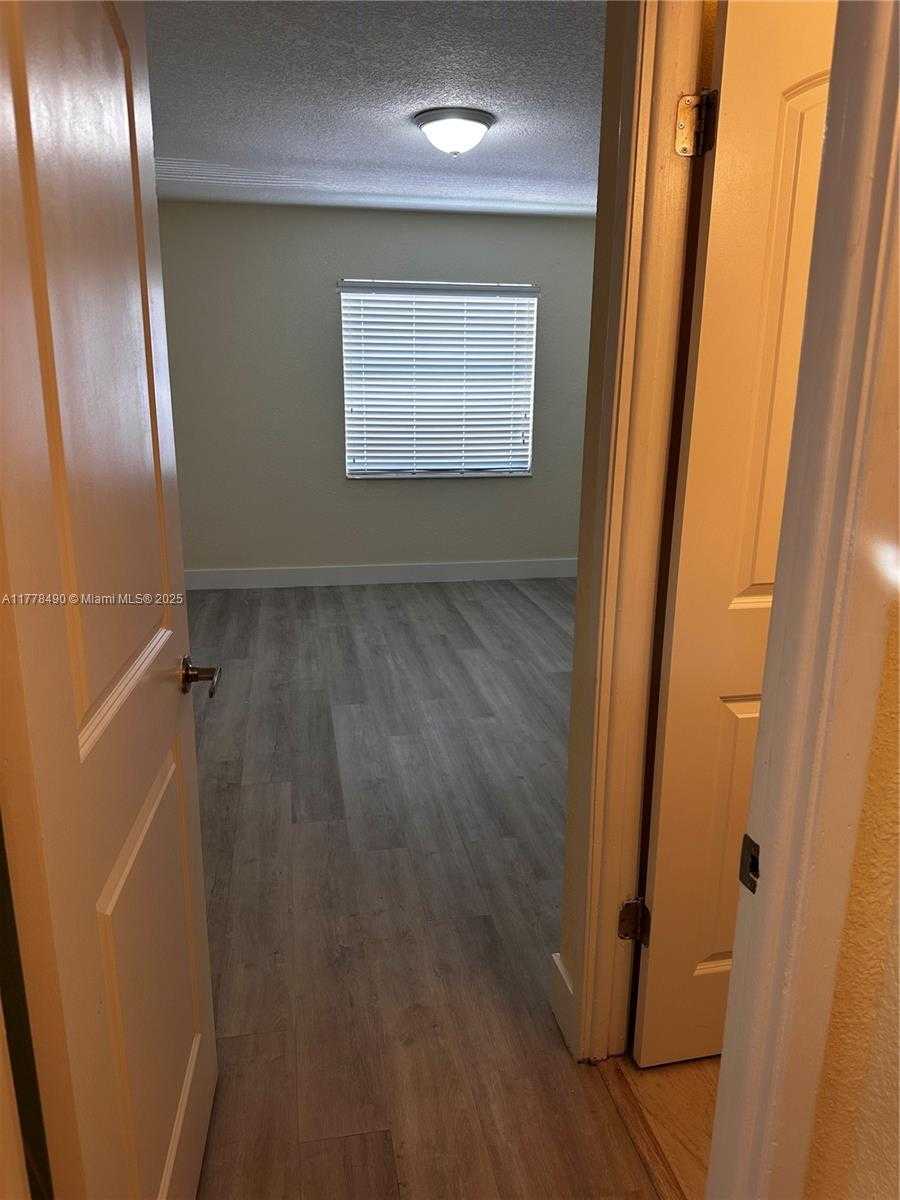 Small Image of 11229 SW 88th St, Miami, FL 33173, USA Number 14