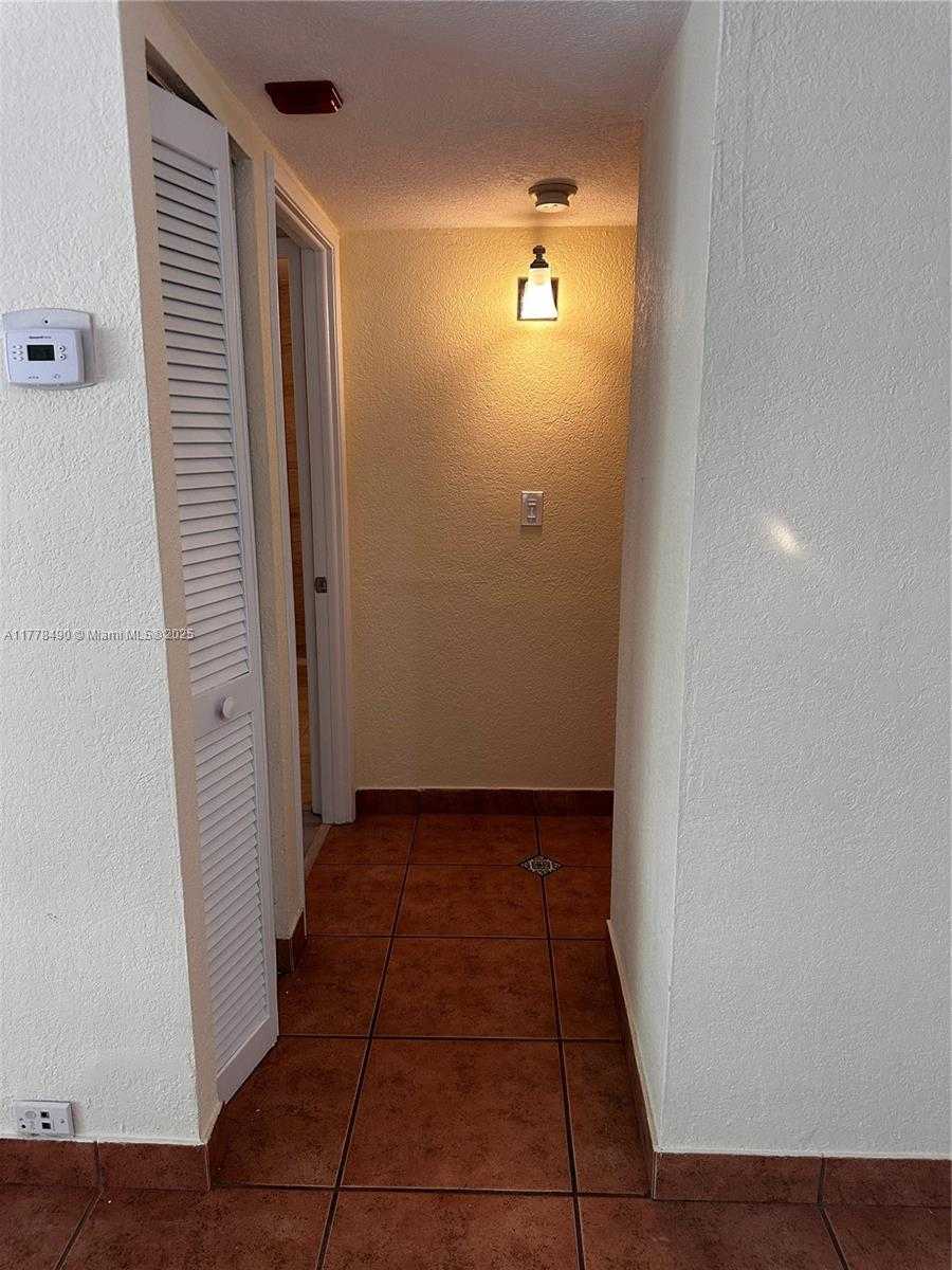 Small Image of 11229 SW 88th St, Miami, FL 33173, USA Number 20