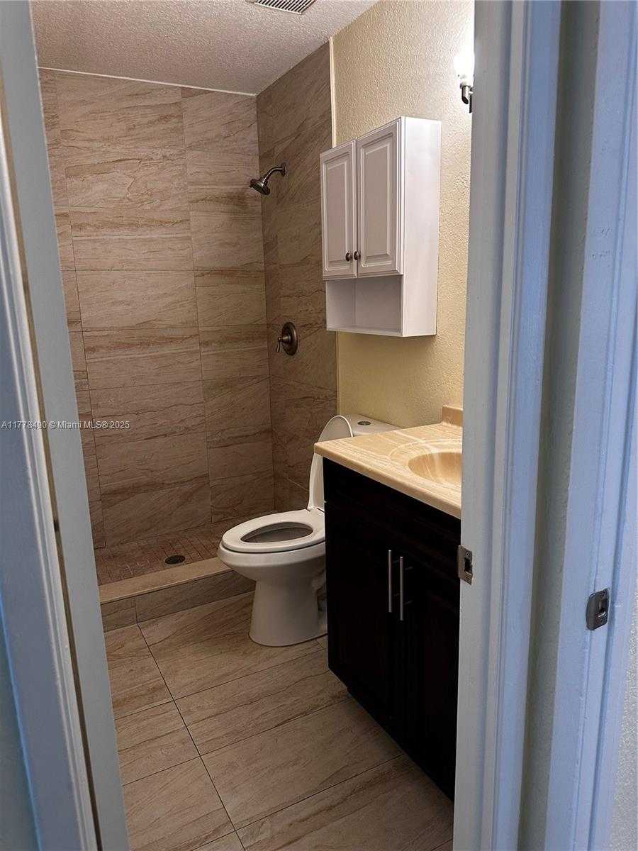 Small Image of 11229 SW 88th St, Miami, FL 33173, USA Number 23