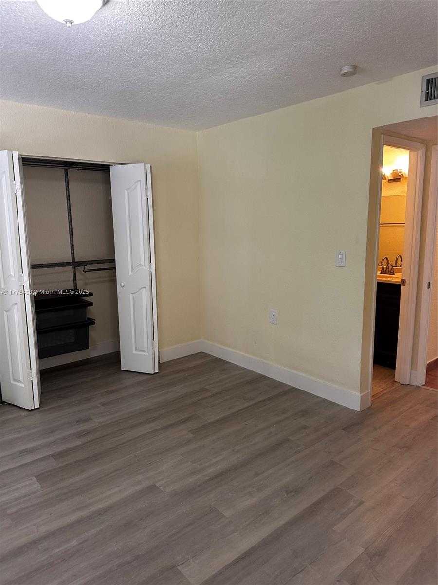 Small Image of 11229 SW 88th St, Miami, FL 33173, USA Number 26