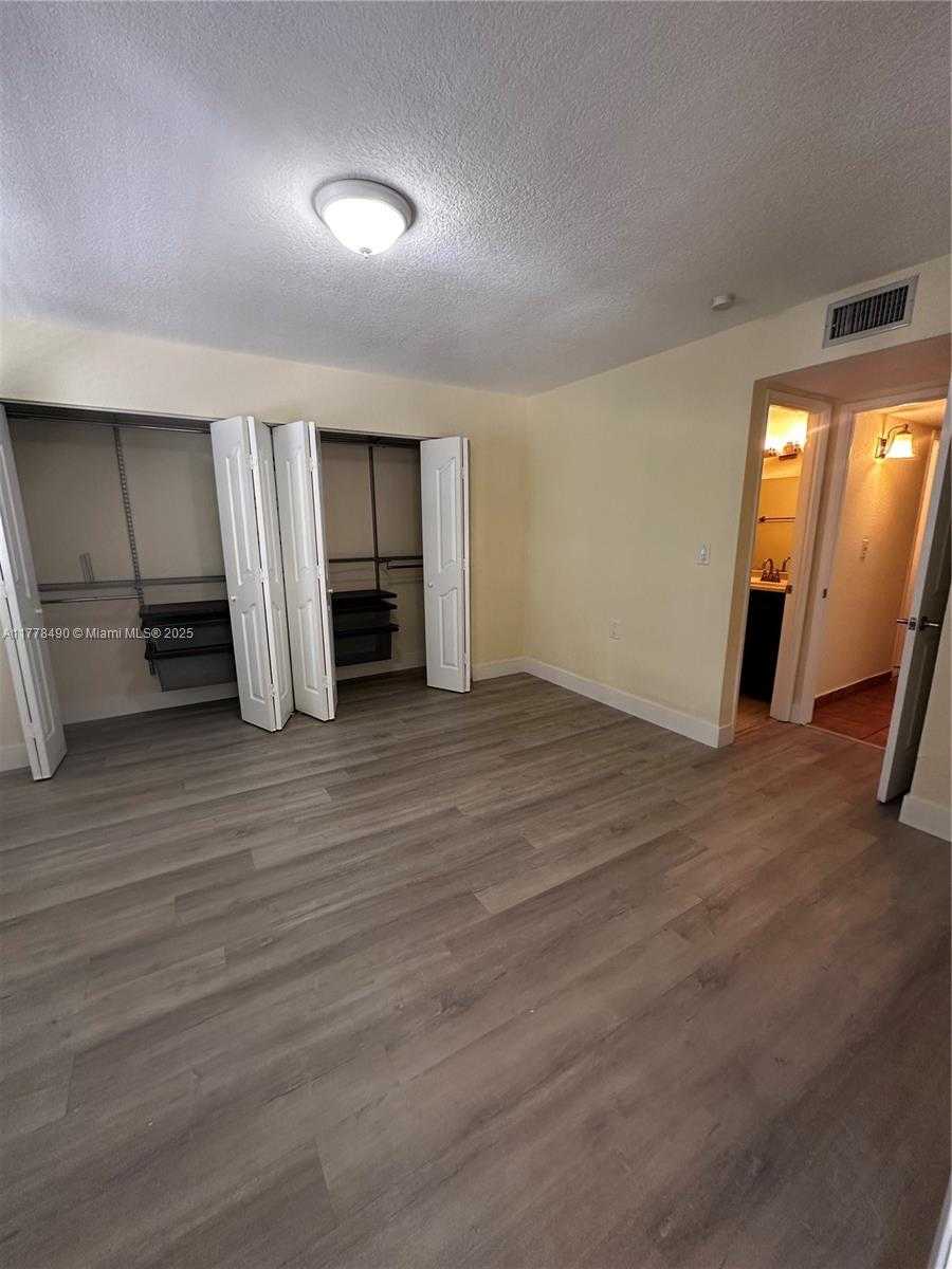 Small Image of 11229 SW 88th St, Miami, FL 33173, USA Number 28